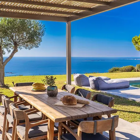 Grande Azzurro In Villa Lakithra