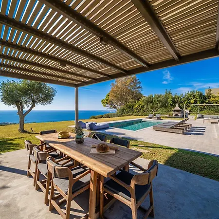 Grande Azzurro In Villa