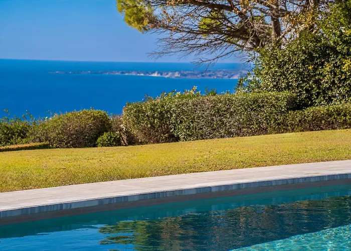 Grande Azzurro In Lakíthra