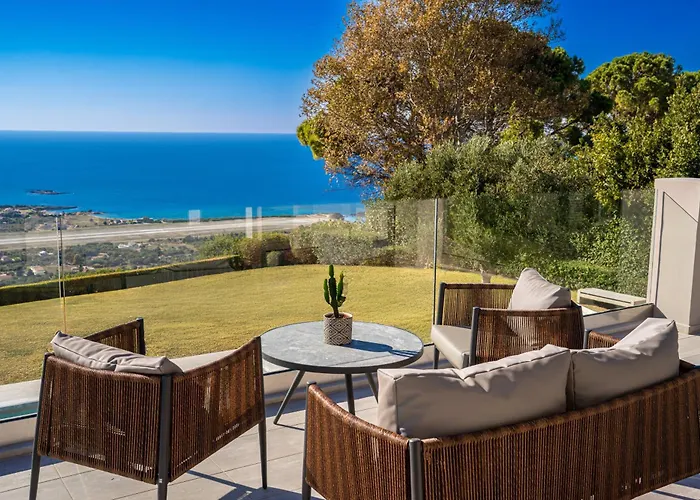 Grande Azzurro In Villa Lakíthra